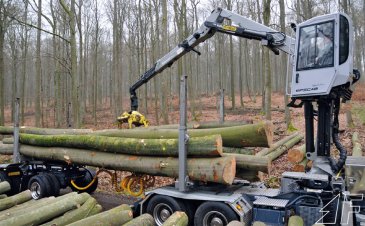 Anhand dieses Bildes ist deutlich nachzuvollziehen, welch ein grandioser Überblick aus der Krankabine heraus möglich ist. Auch sitzt der Fahrer warm und trocken – und sicher dazu!